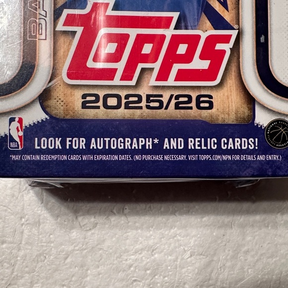 Topps 2025/26 NBA Hanger Box Trading Cards - Picture 7 of 8